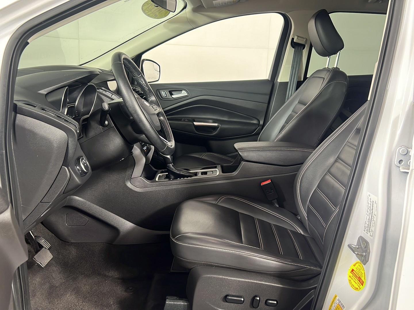 Used 2019 Oxford White Ford SEL image 12
