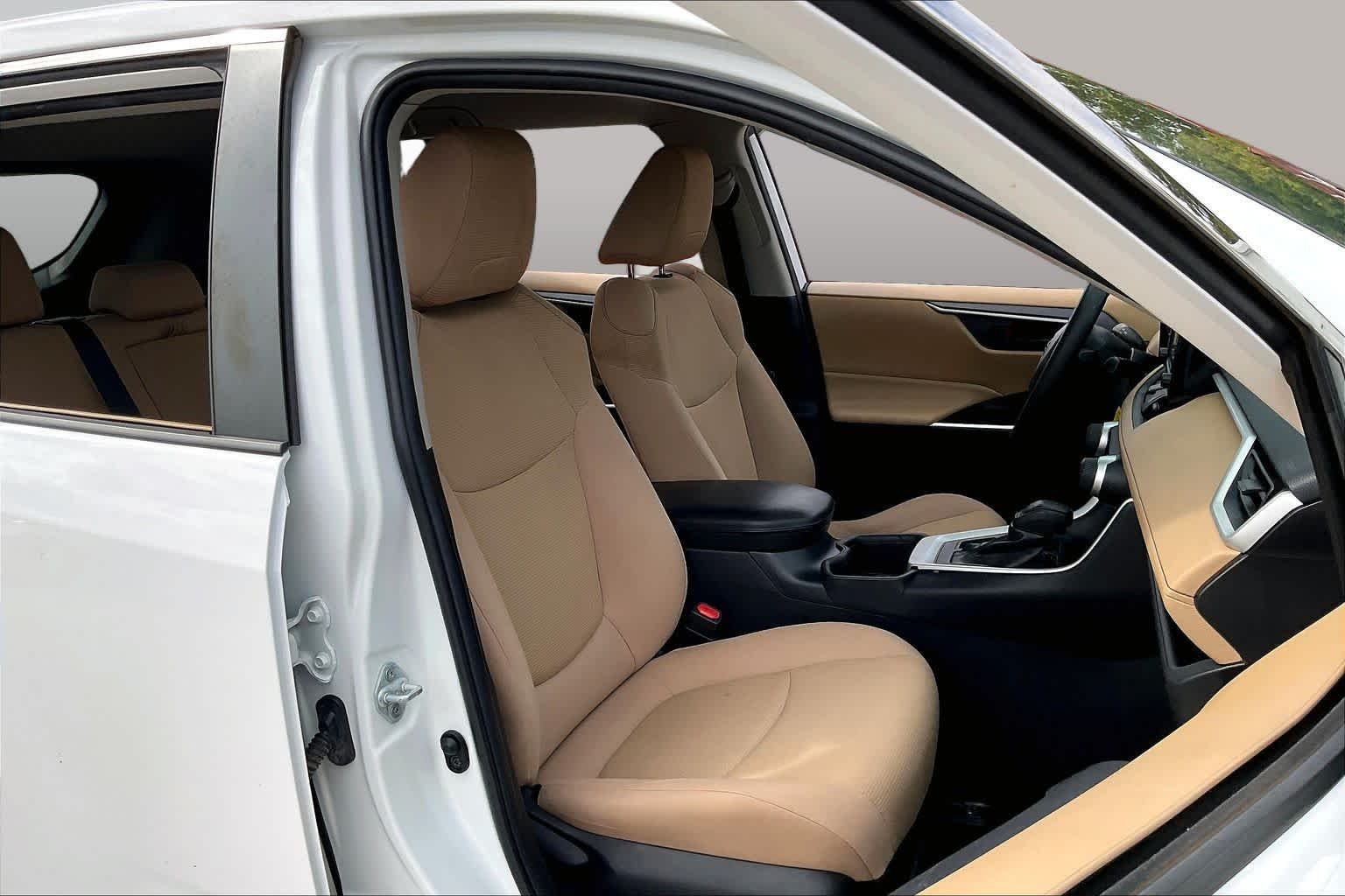Used 2022 White Toyota LE image 8