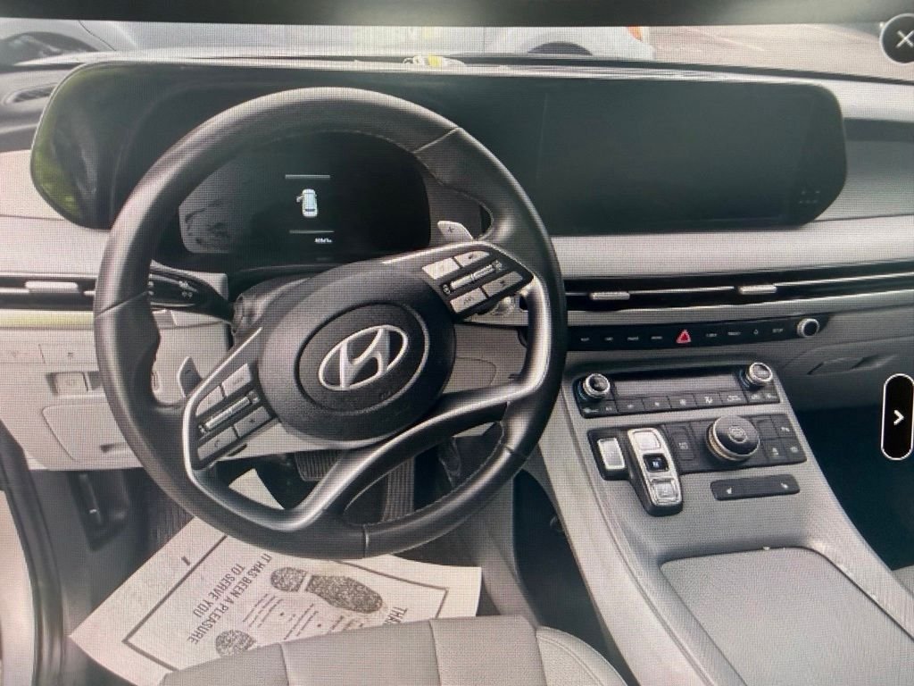 Used 2025 Silver Hyundai SEL image 5