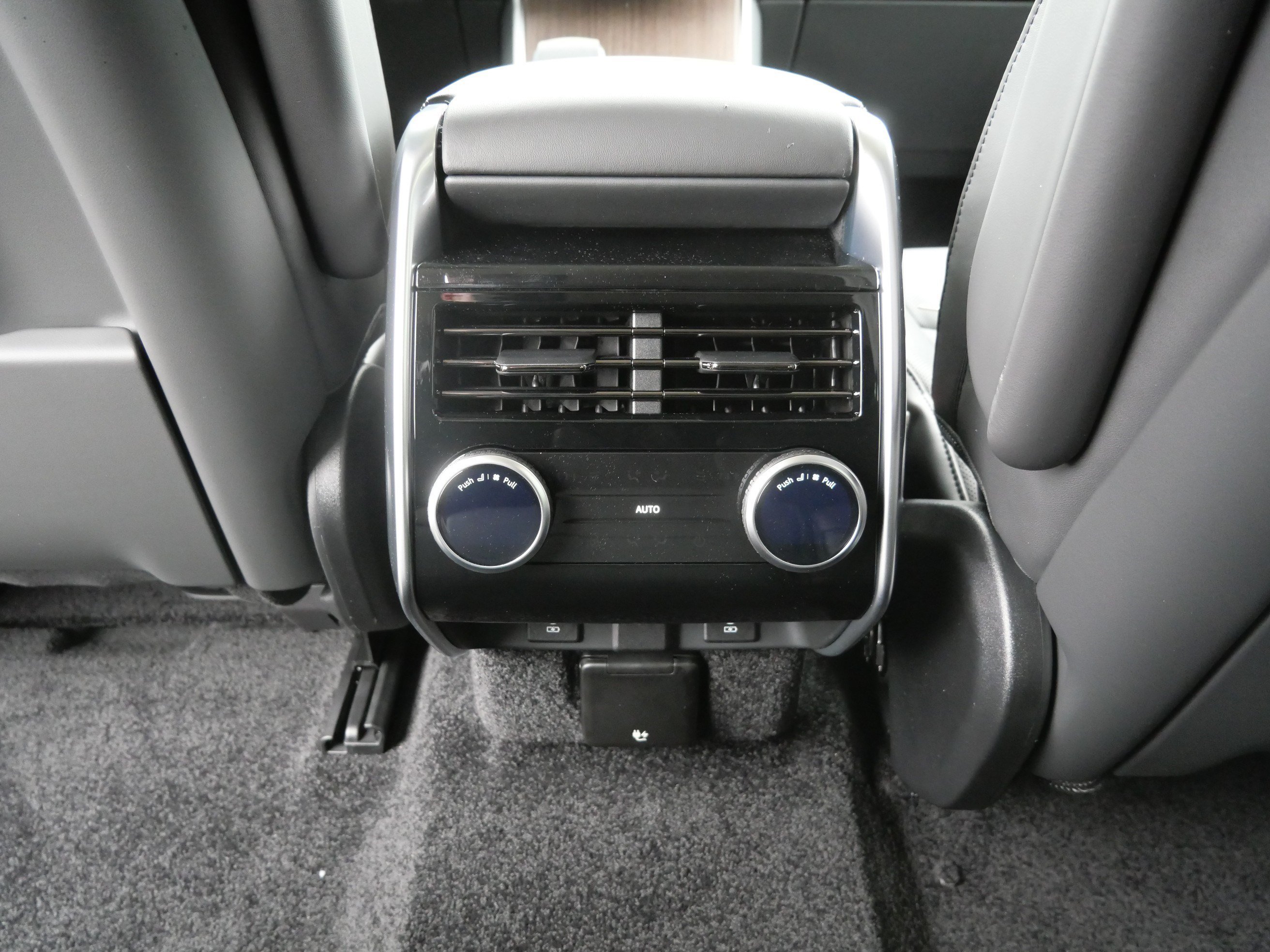 2026 Land Rover Range Rover SE - Photo 7