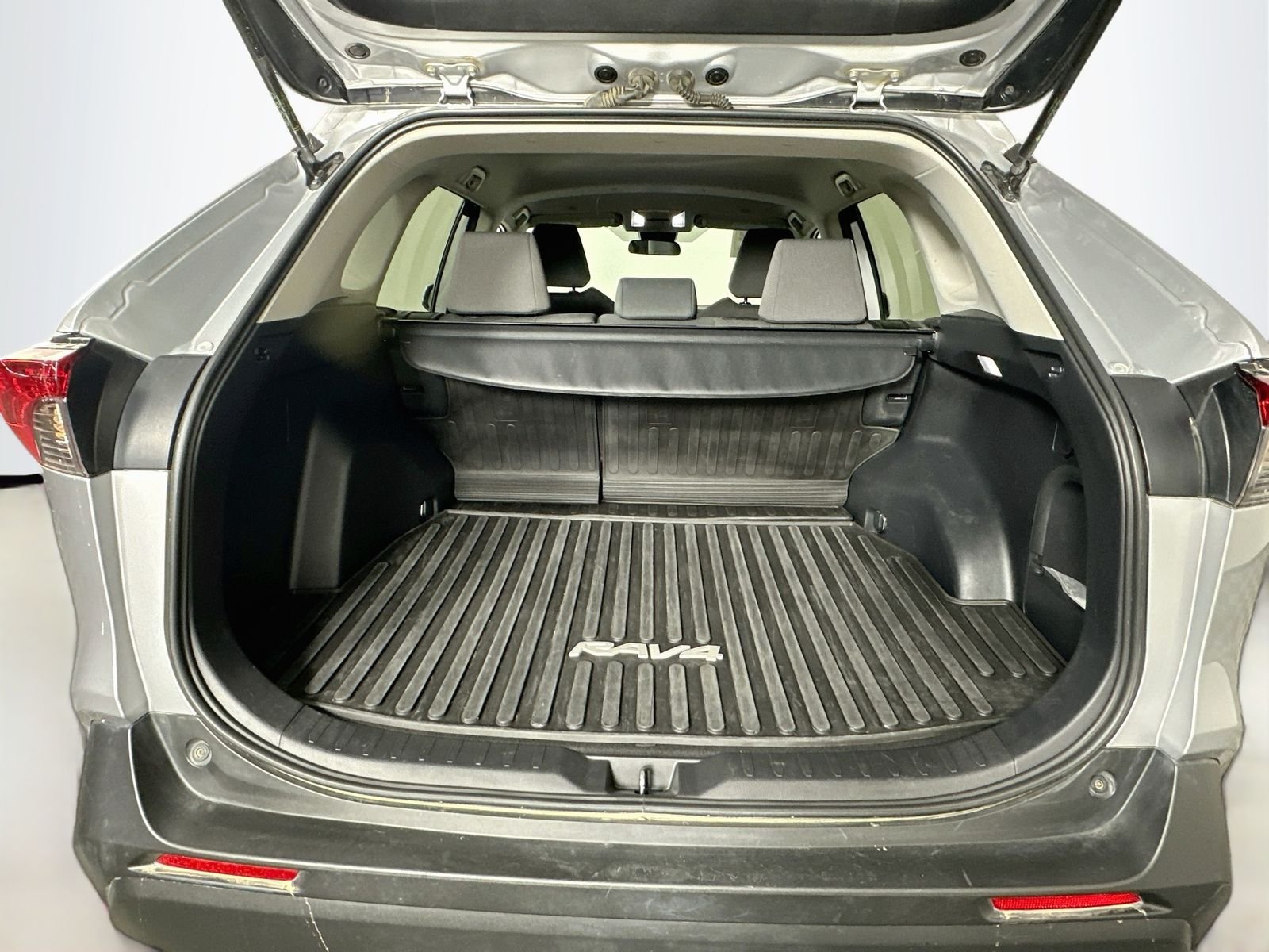 Used 2024 Silver Sky Metallic Toyota XLE image 26