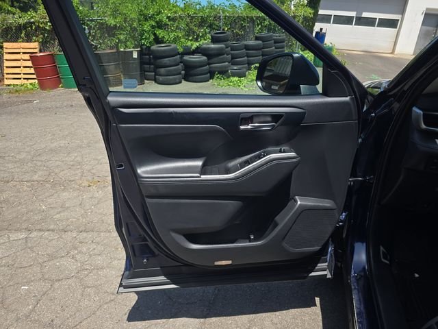 Used 2023  Toyota XLE image 27
