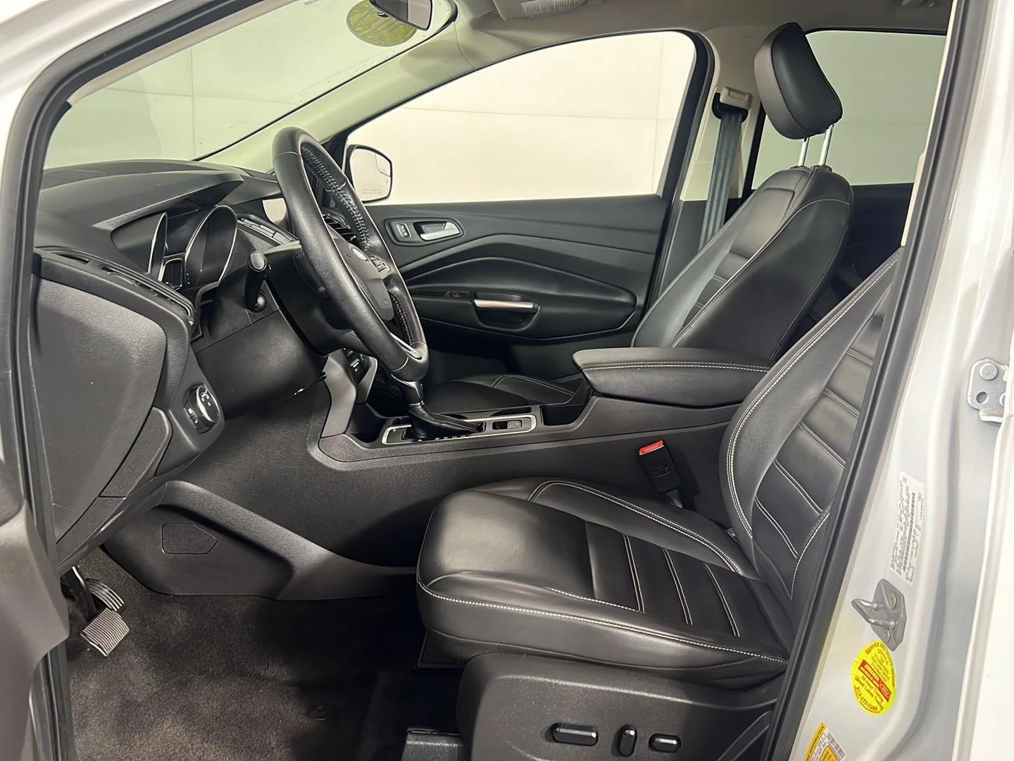 Used 2019 Oxford White Ford SEL image 12