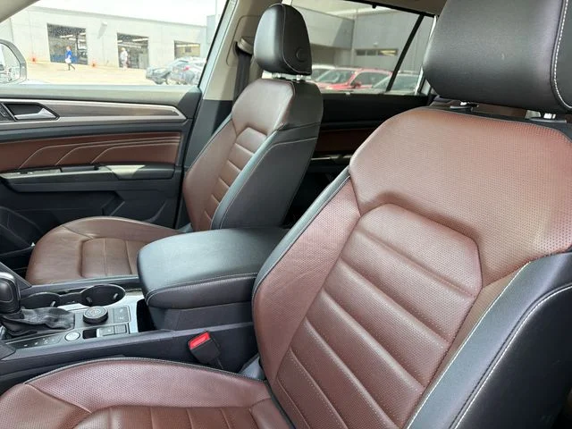 Used 2021 White Volkswagen SEL Premium image 18