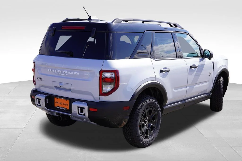 New 2026 Space White Metallic Ford Outer Banks image 3