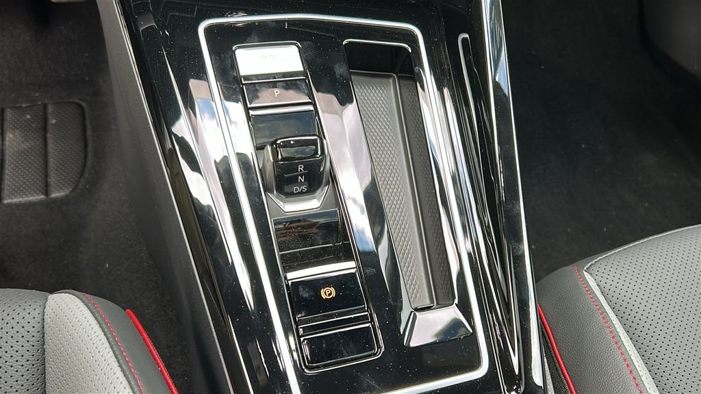2025 Volkswagen Golf GTI SE - Photo 17