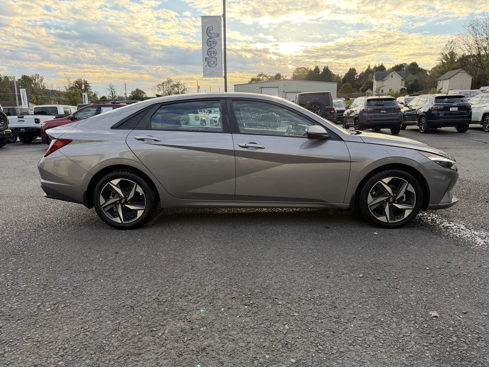 Used 2023 Fluid Metal Hyundai SEL image 4