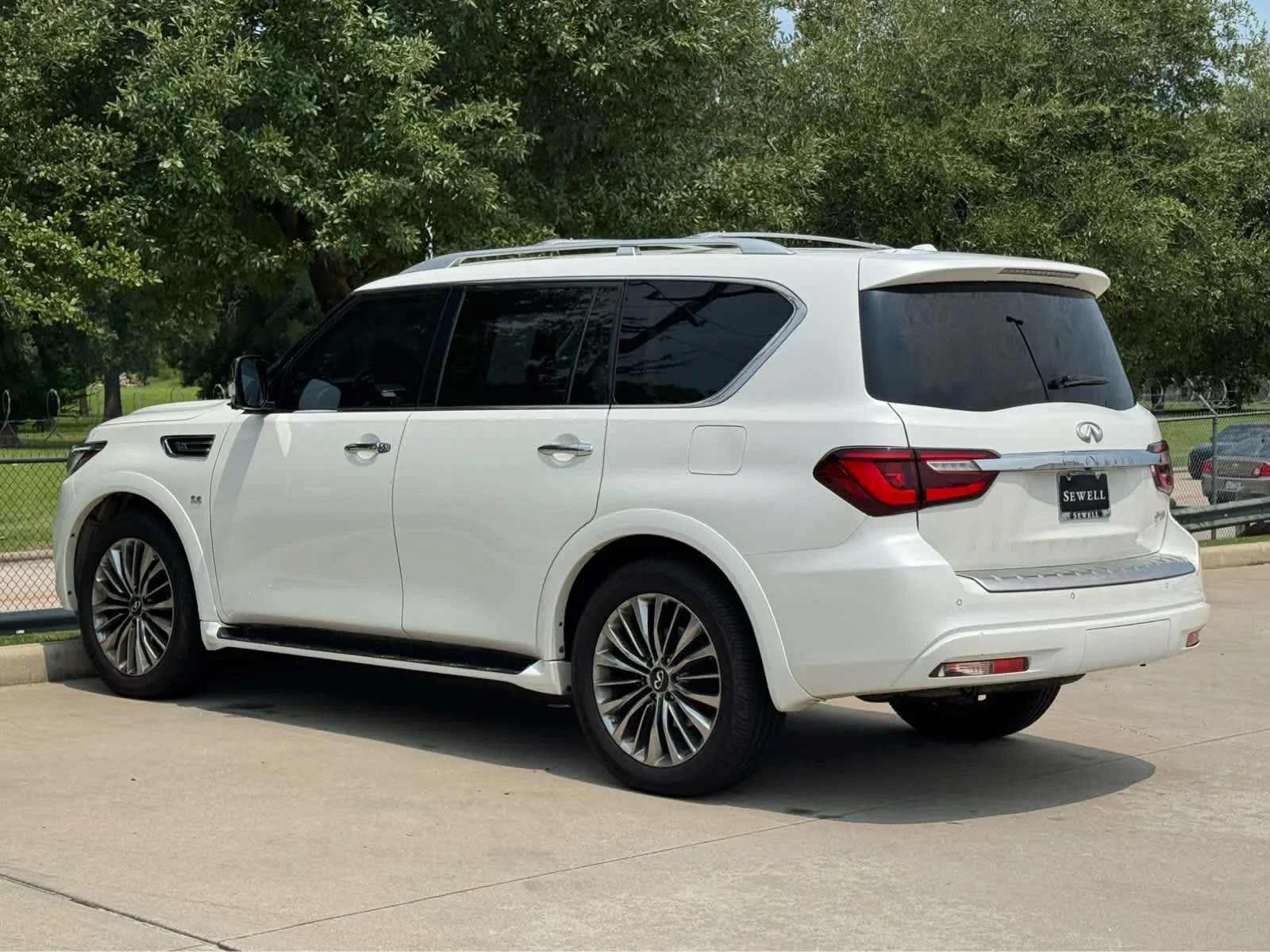 Used 2019 Moonstone White INFINITI LUXE image 8