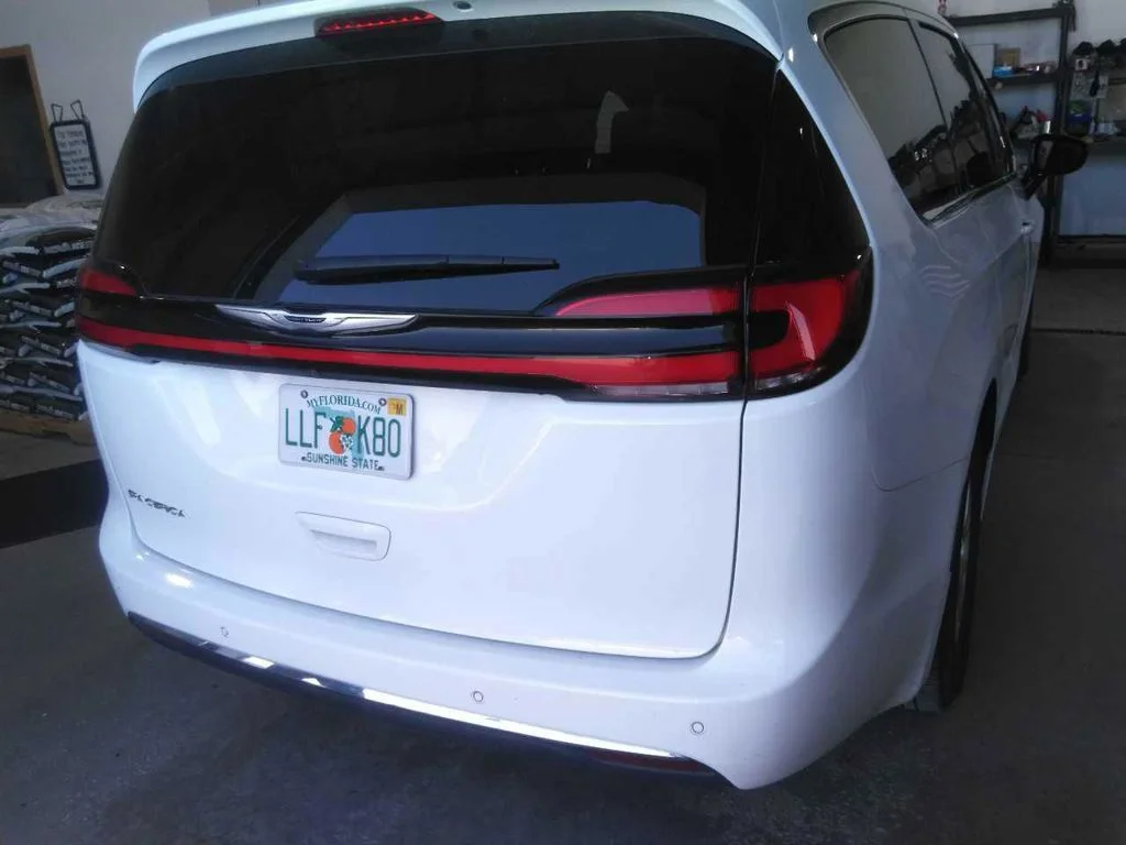 Used 2024 White/off-white Chrysler Touring L image 4