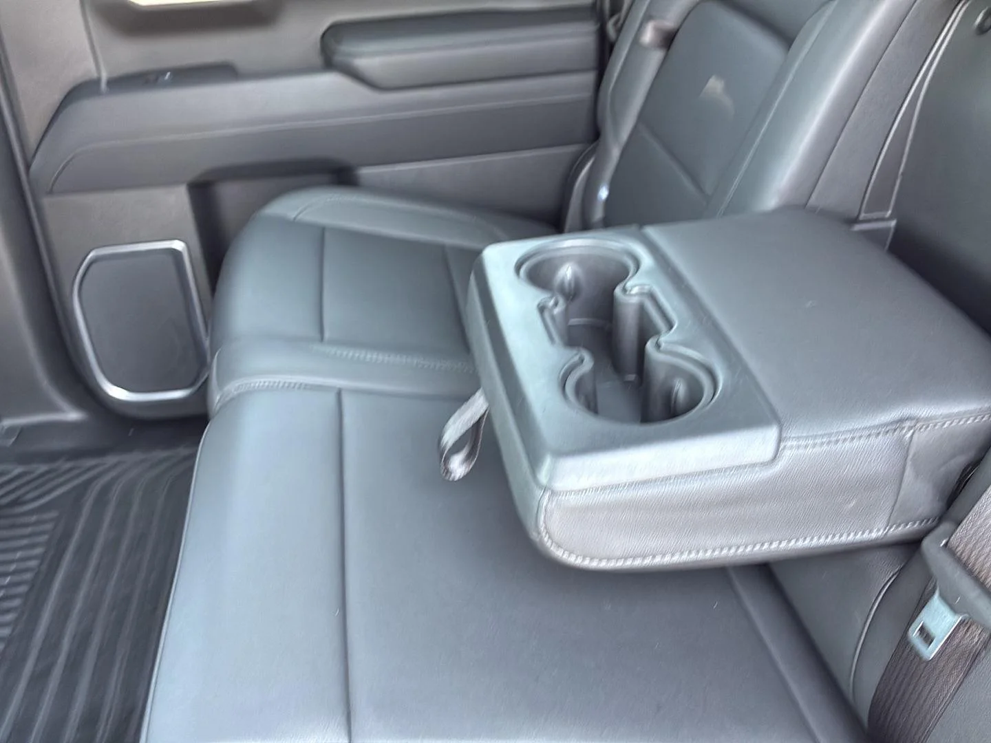 Used 2025 Onyx Black GMC SLT image 23