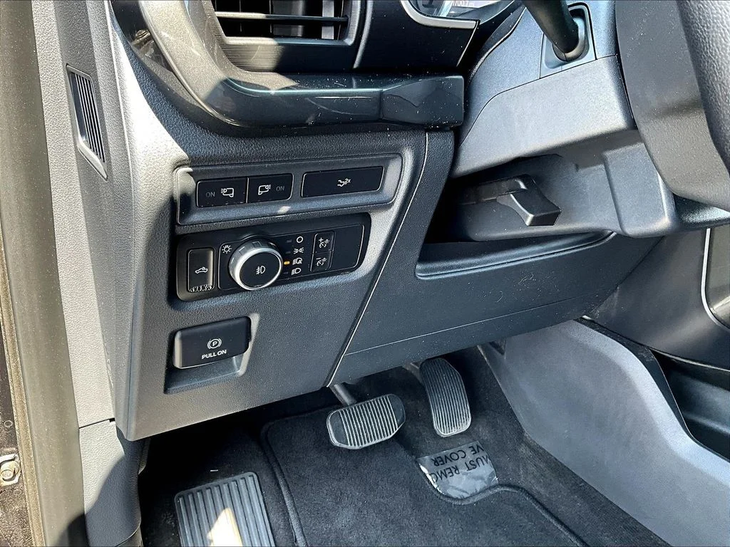Used 2022 Agate Black Metallic Ford XLT image 25