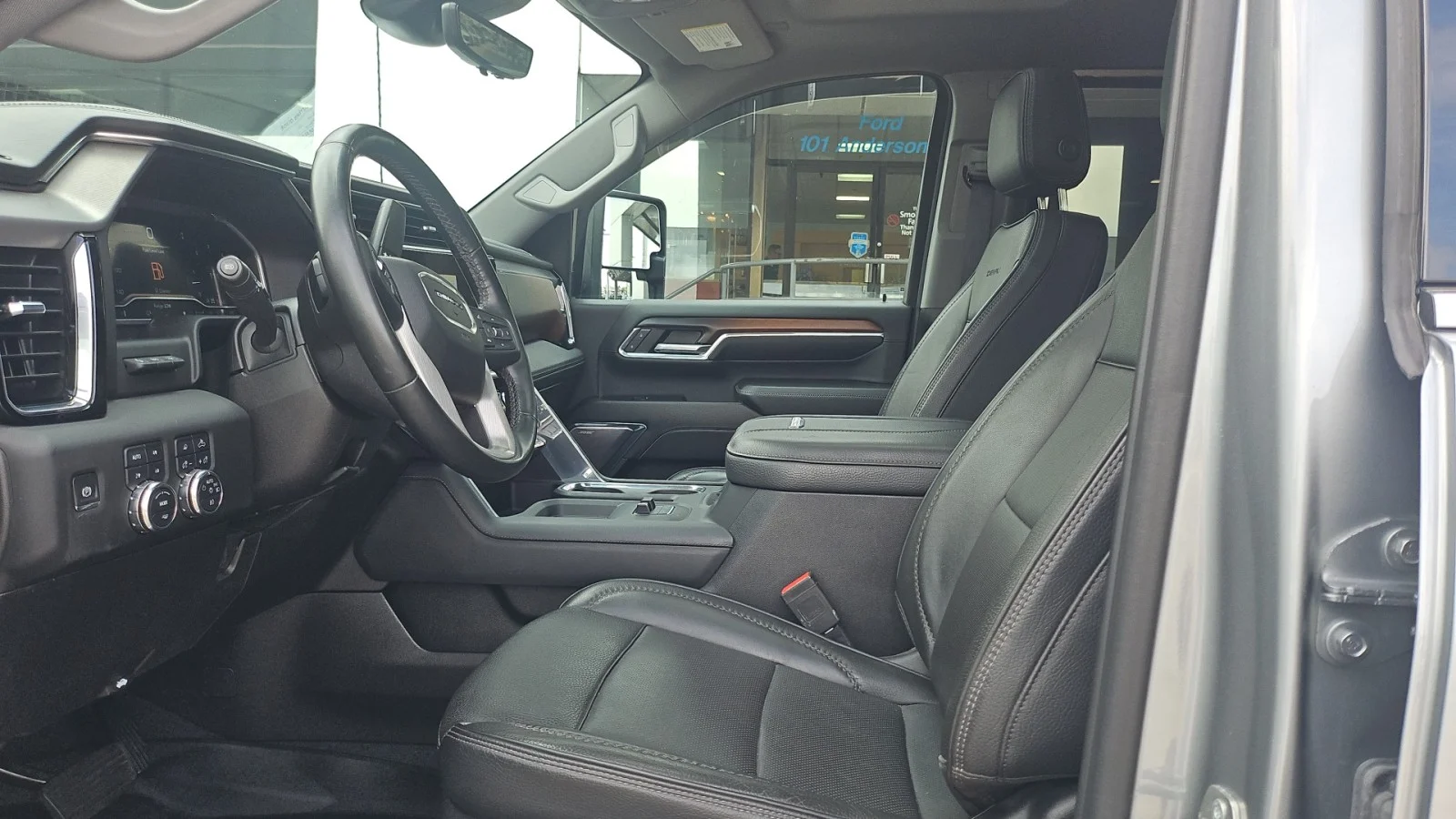 Used 2024 Silver GMC  image 10