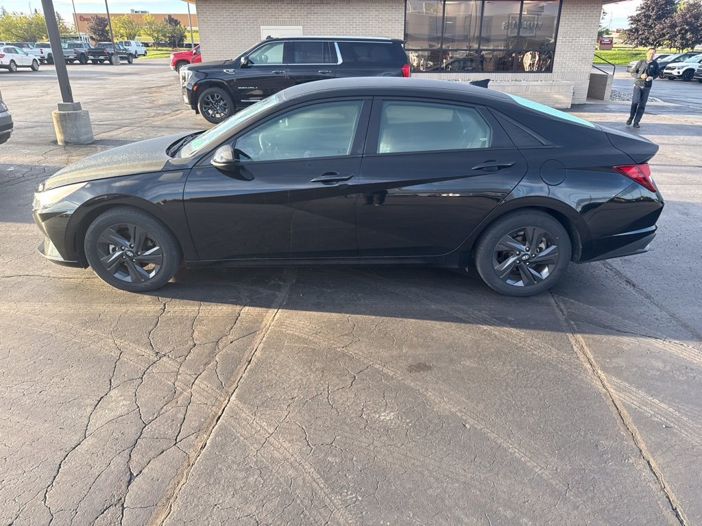 Used 2021 Phantom Black Hyundai SEL image 4