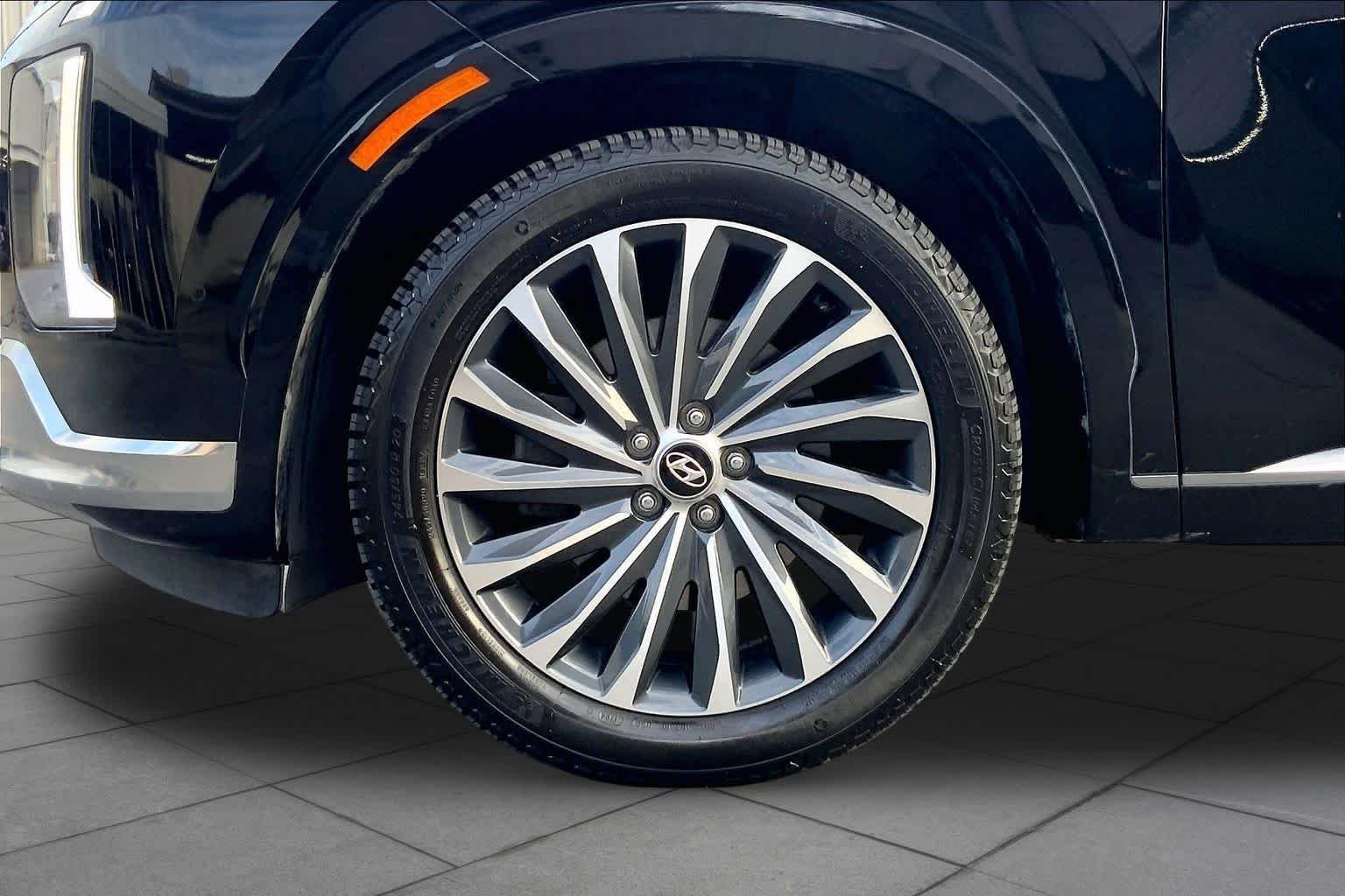 Used 2023 Abyss Black Pearl Hyundai Calligraphy image 11