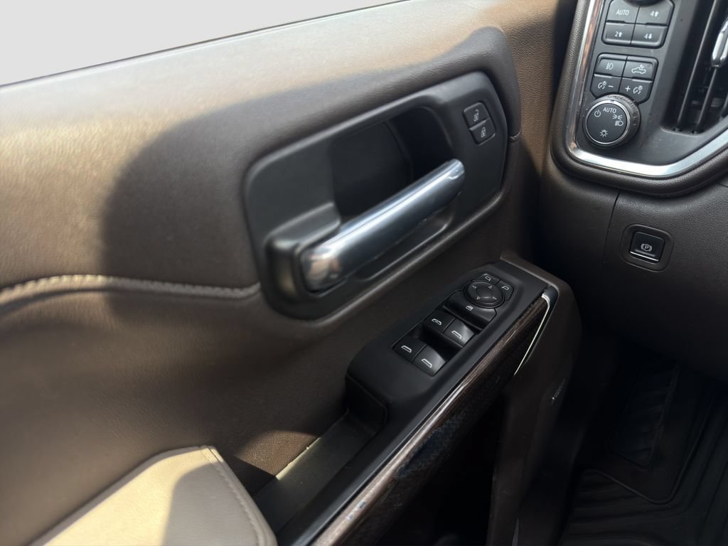 Used 2020 SUMMIT WHITE Chevrolet RST image 12