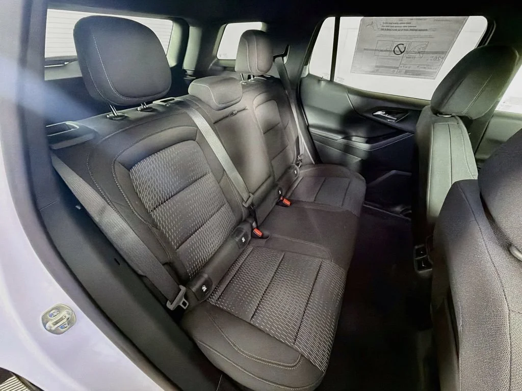 New 2027 Summit White Chevrolet LT image 26