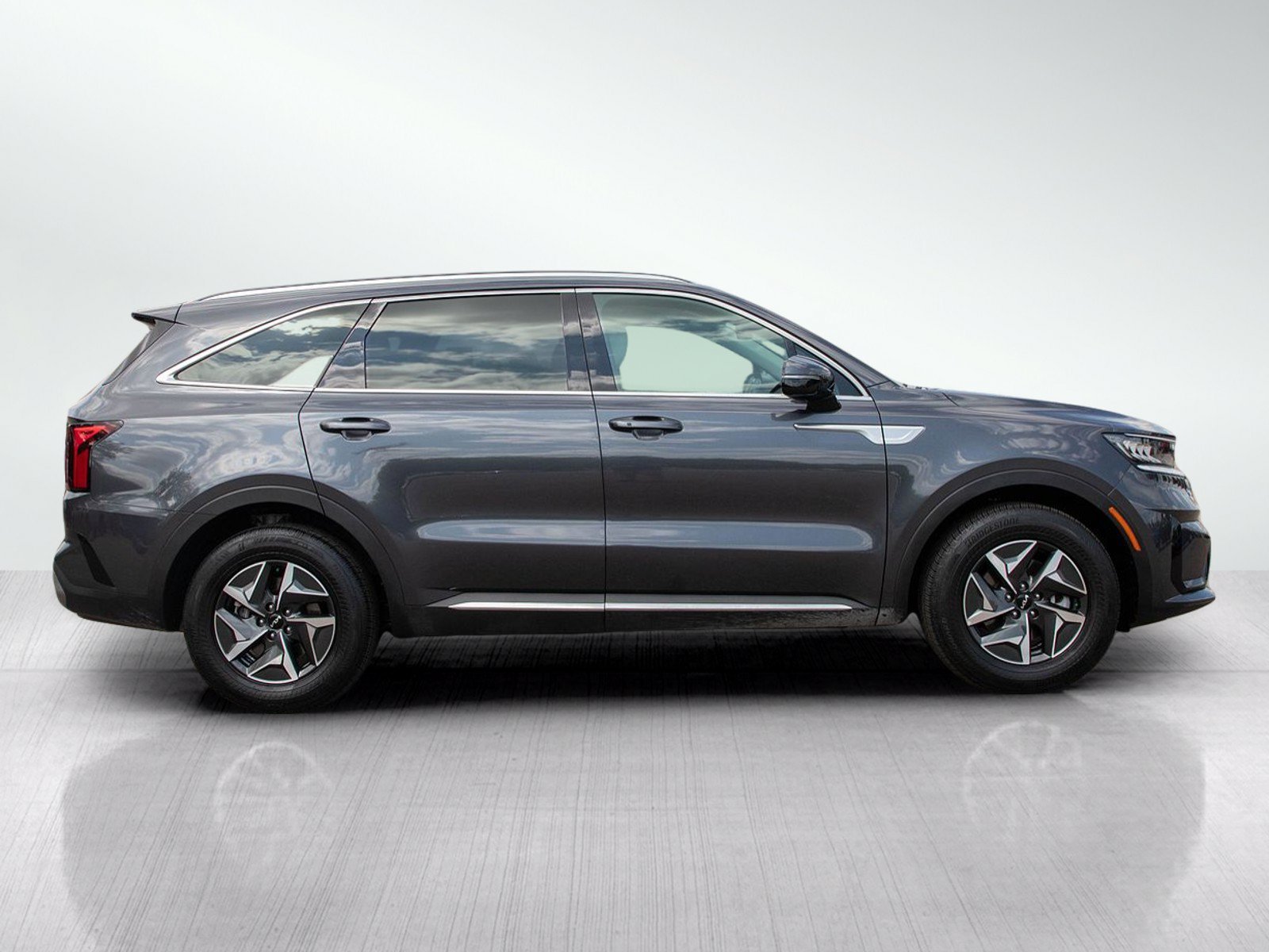 Used 2023 Platinum Graphite Kia EX image 6