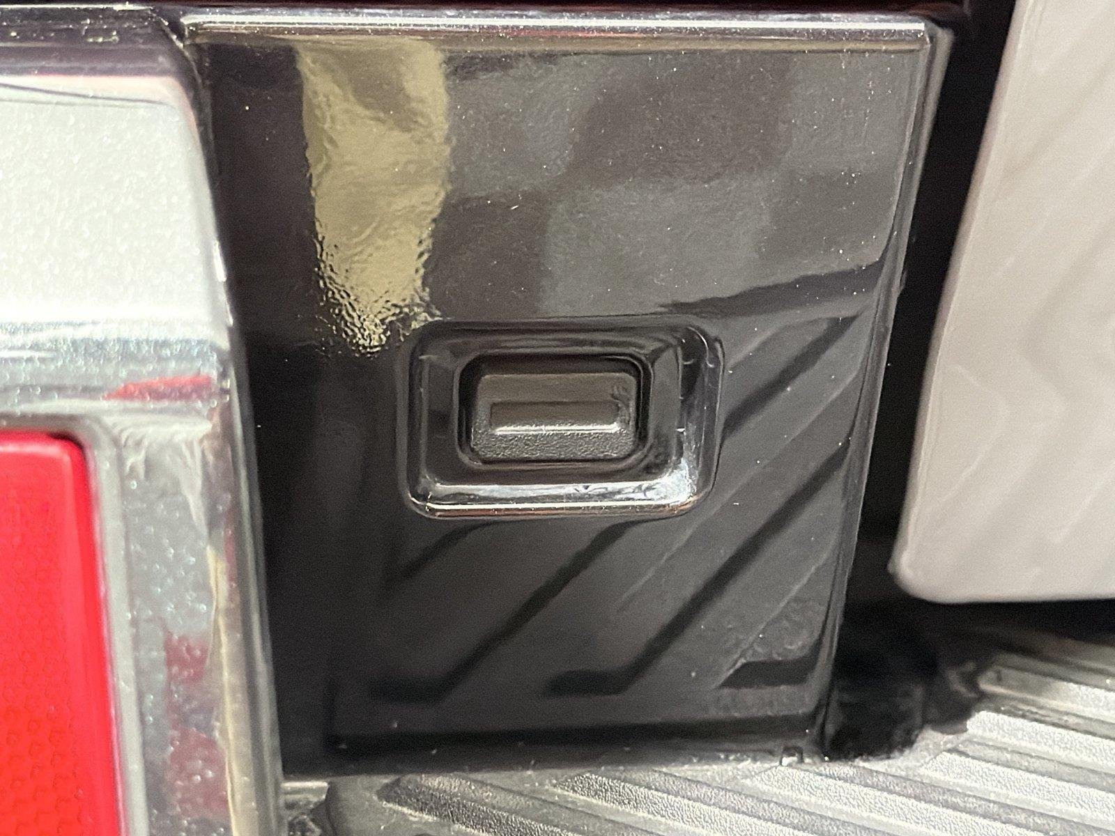 Used 2025 Meteorite Metallic (Grey) GMC 2X image 17
