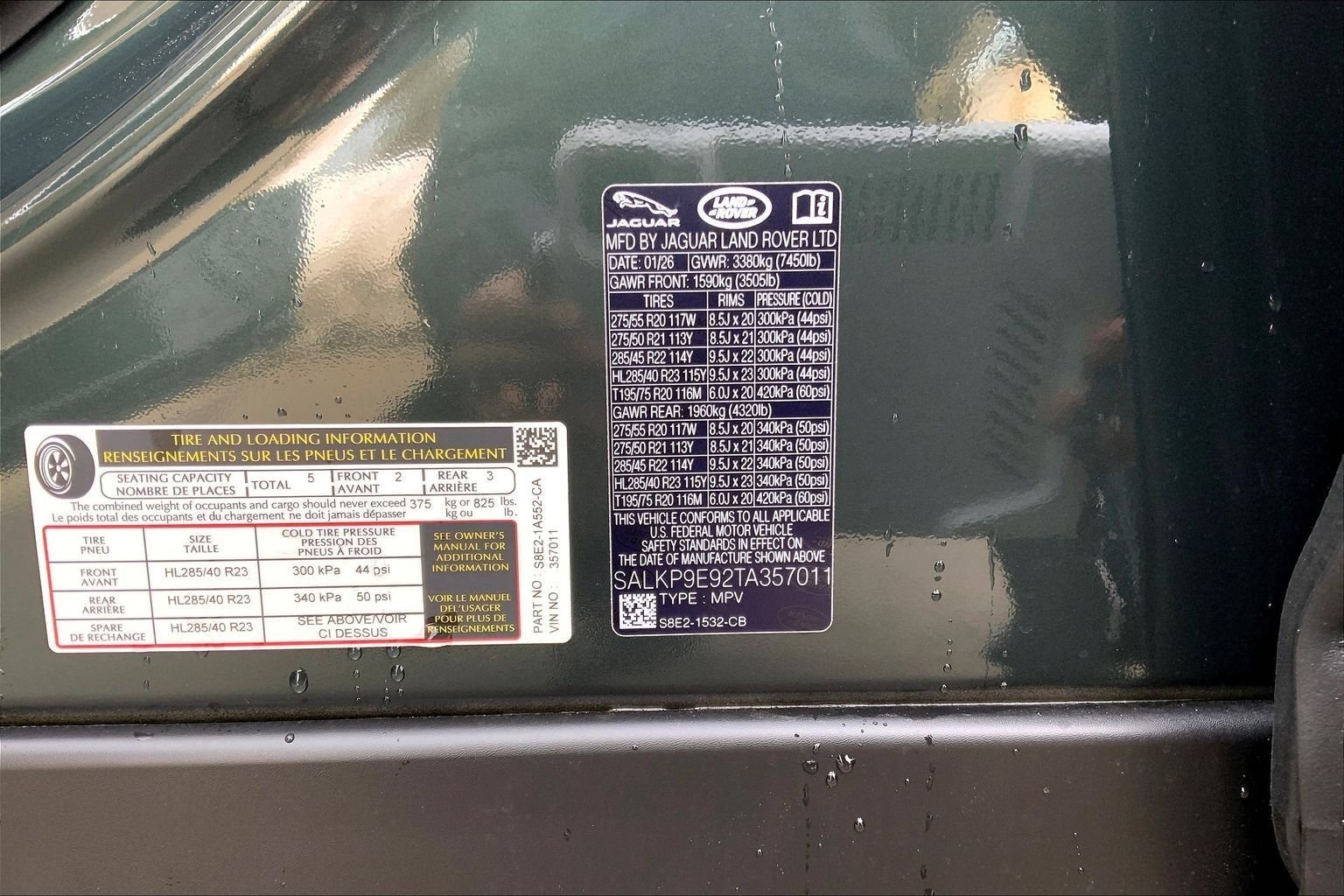 New 2026 Belgravia Green LAND ROVER SE image 18