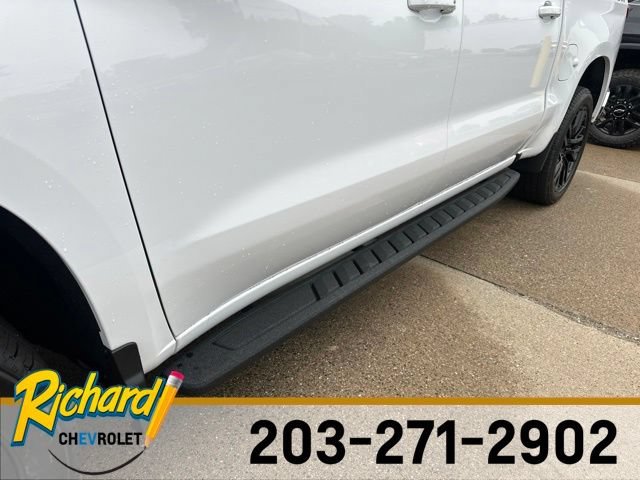New 2026 Summit White Chevrolet RST image 4