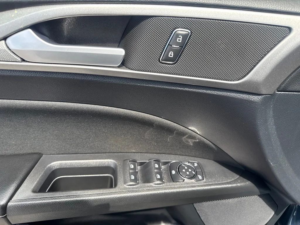 Used 2020 Blue Ford SE image 20