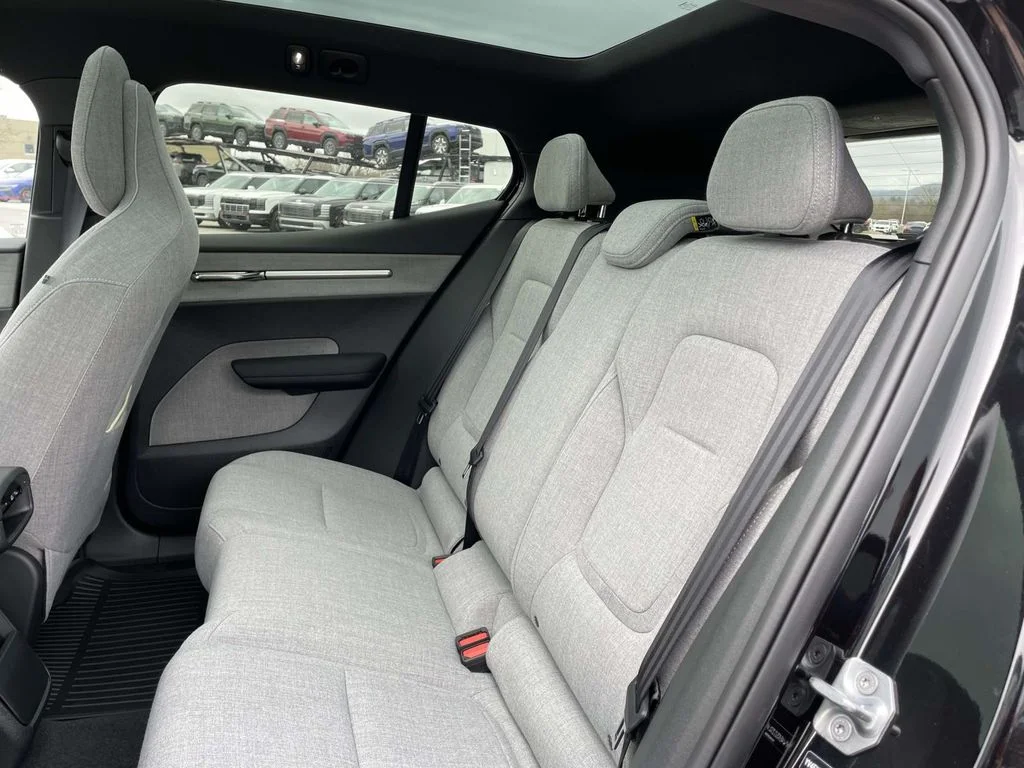 New 2025 Onyx Black Volvo Ultra image 4