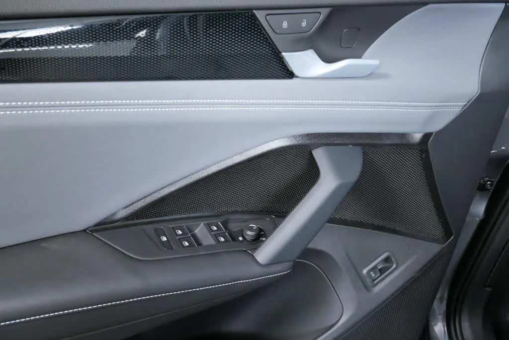 New 2026 Platinum Gray Metallic Volkswagen SE image 6