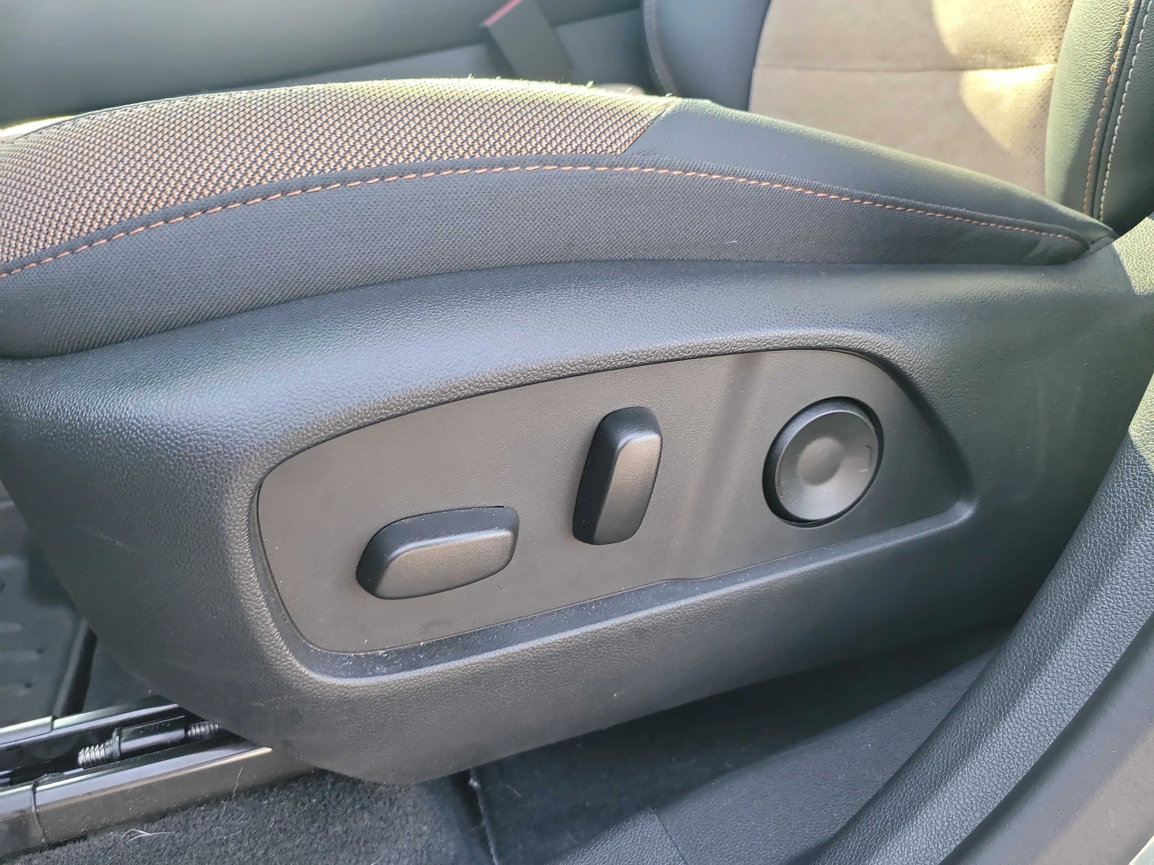 Used 2025 Cacti Green Chevrolet AWD ACTIV image 18