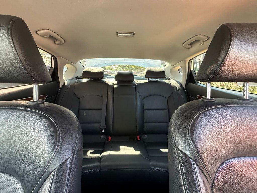 Used 2017 White Kia Premium image 22