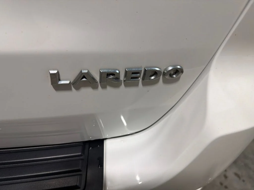 Used 2015 Bright White Clearcoat Jeep Laredo image 10