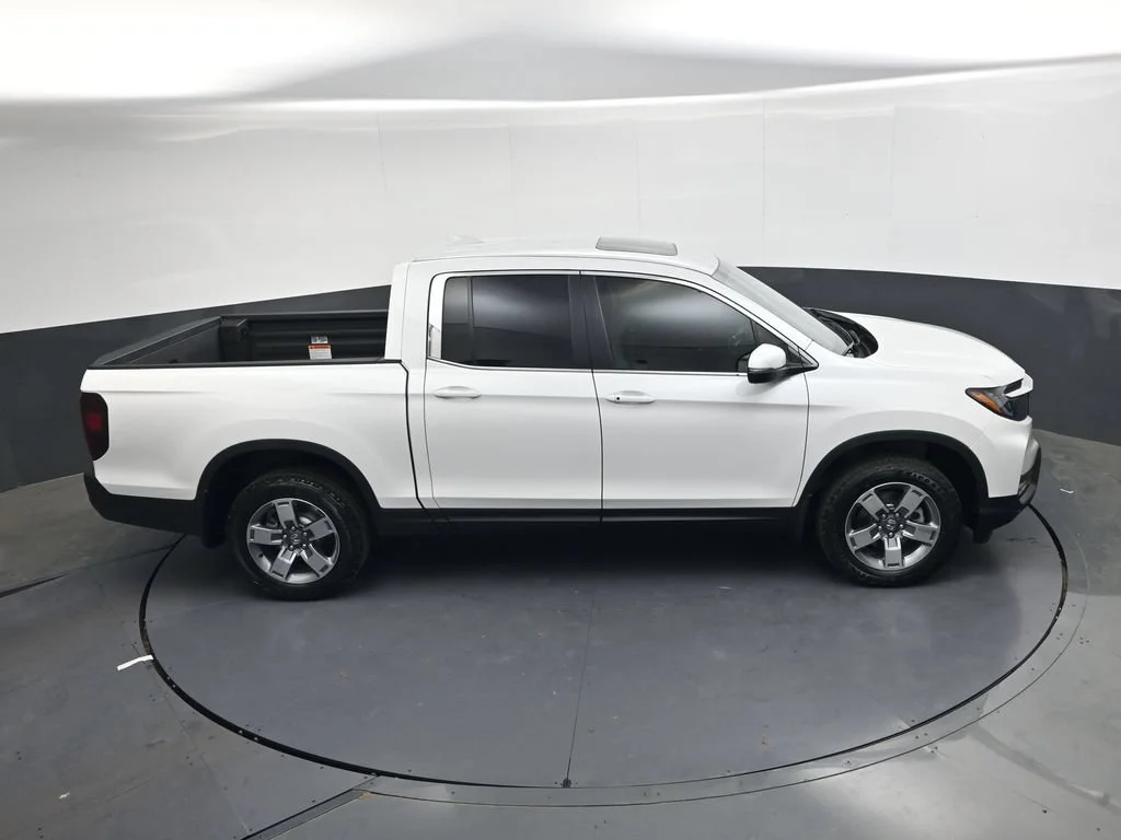 Certified Used 2026 Platinum White Pearl Honda RTL image 29