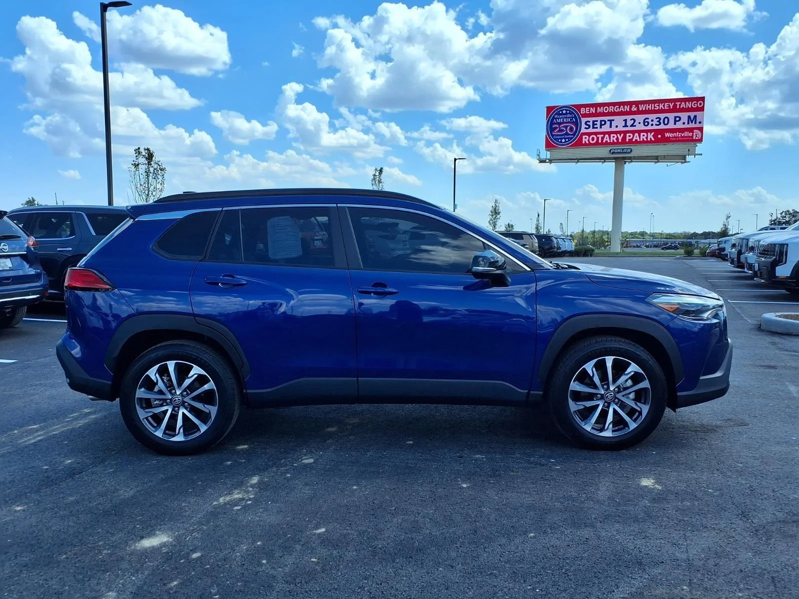 Used 2025 Blue Crush Metallic Toyota XLE image 31