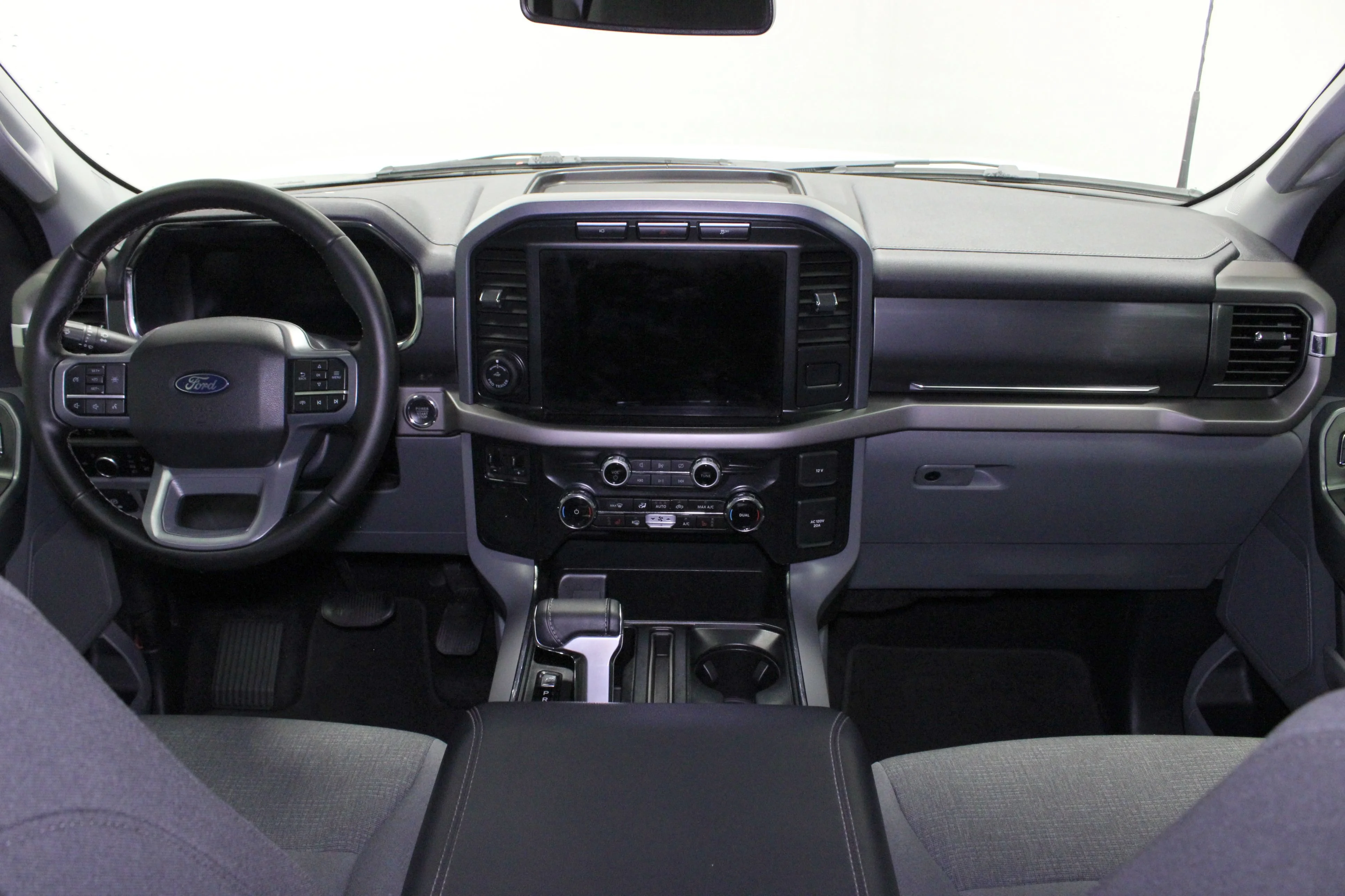 Used 2024 Oxford White Ford XLT image 21