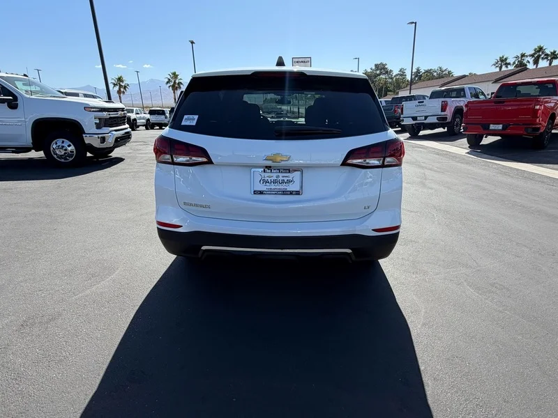 Used 2024 Summit White Chevrolet LT image 4
