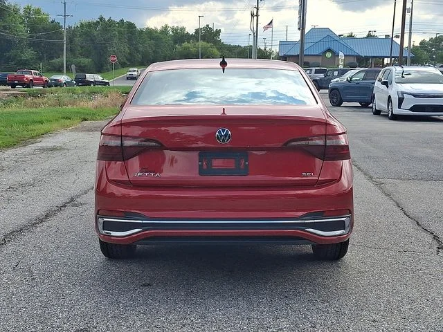 Used 2022 Red Volkswagen 1.5T SEL image 9
