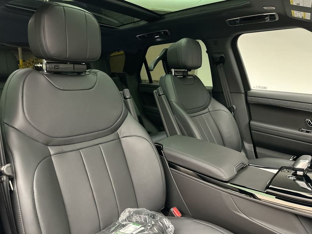 New 2026 Carpathian Grey Land Rover Dynamic SE image 6
