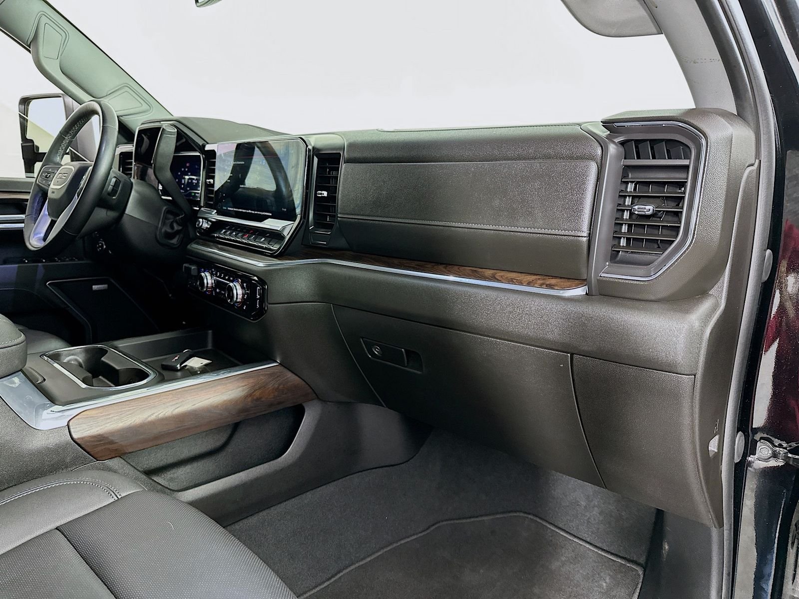 Used 2025 Onyx Black GMC SLT image 30