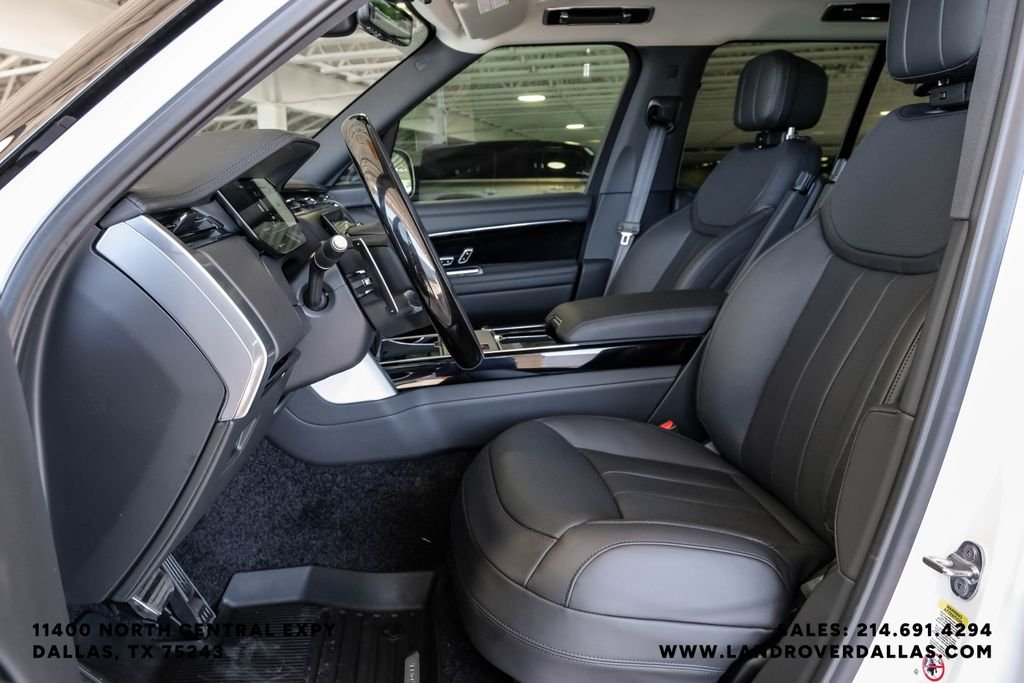 New 2026 Fuji White Land Rover SE image 3