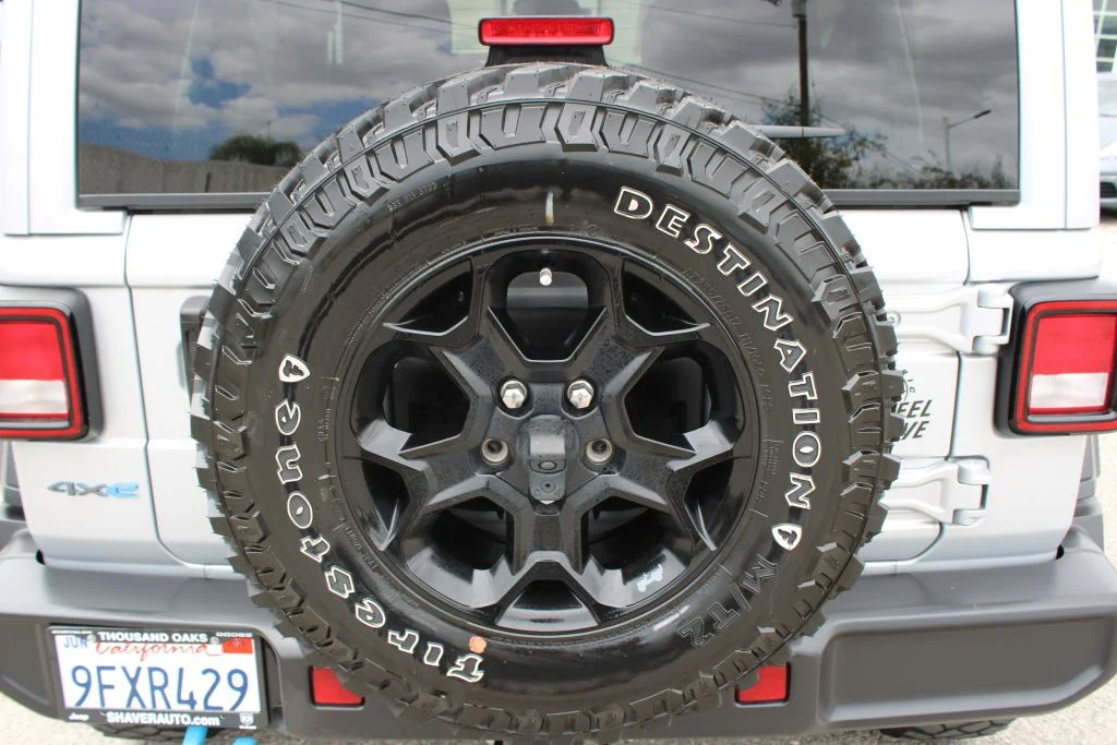 Used 2023 Silver Jeep Willys 4xe image 9