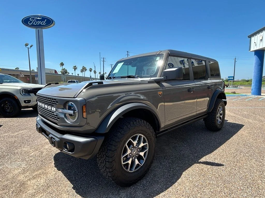 Used 2025 Gray Ford Badlands image 3