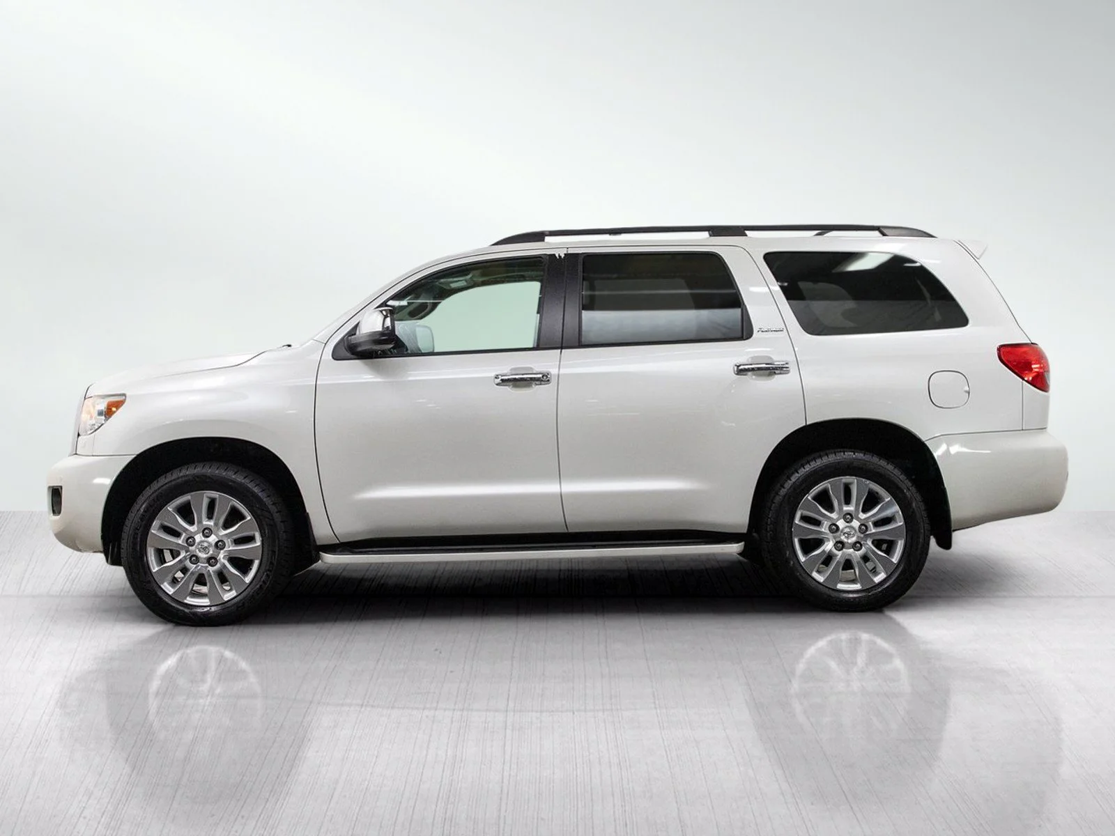 Used 2013 Toyota Sequoia Platinum with VIN 5TDDW5G1XDS081264 for sale in Bloomington, Minnesota