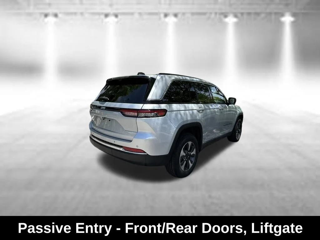 Used 2023 Silver Jeep 4xe image 7