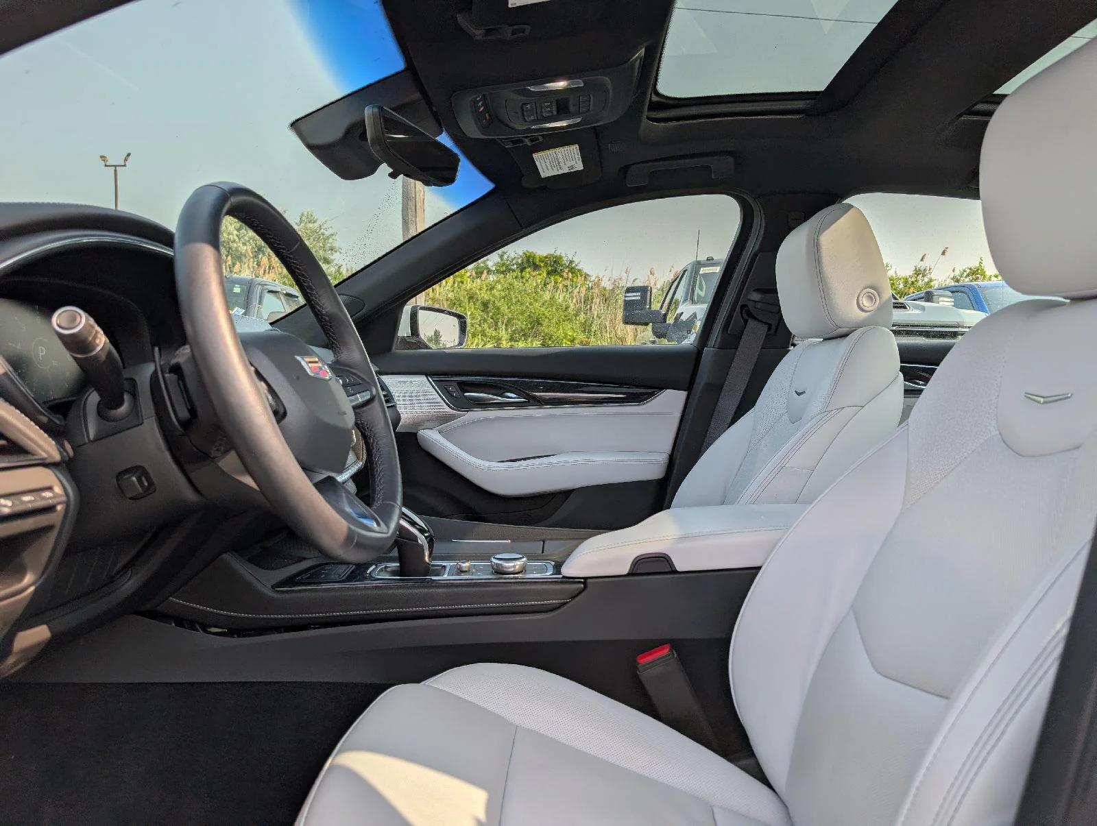 Used 2022 Diamond Sky Metallic Cadillac Premium Luxury image 9