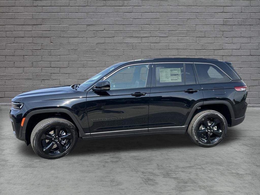 New 2026 Diamond Black Crystal Pearl-Coat Exterior Paint Jeep Limited image 4
