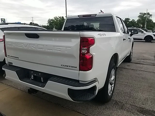Used 2026 White Chevrolet Custom image 25