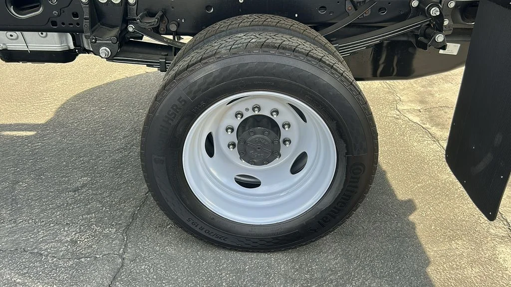 2024 Ford F-450 Super Duty Chassis Cab XL - Photo 6