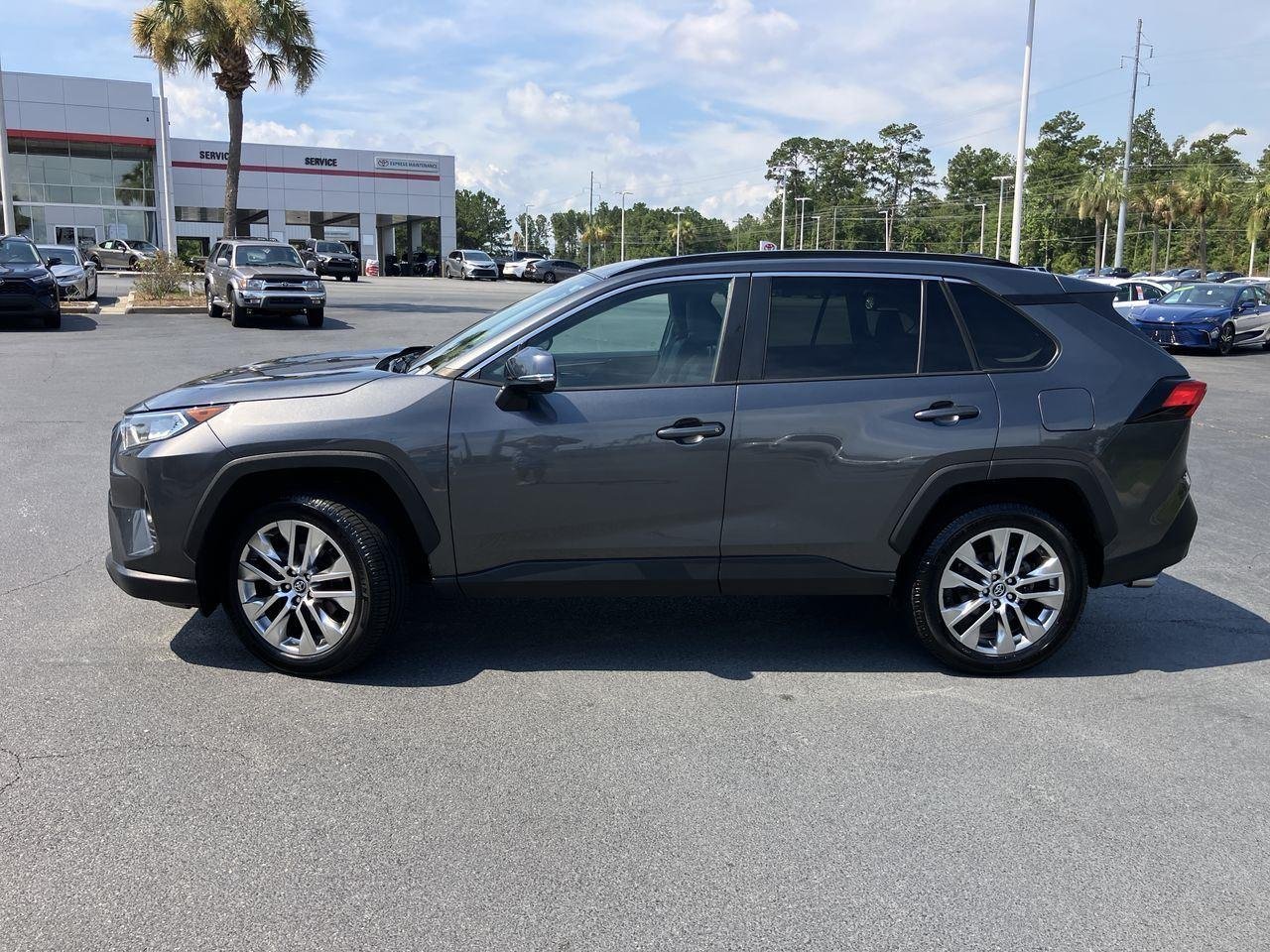 Used 2021 Gray (Magnetic Gray Metallic) Toyota XLE Premium image 2