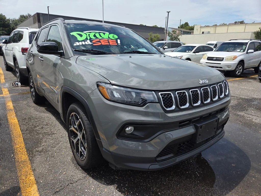 Used 2024 Gray Jeep Latitude image 6