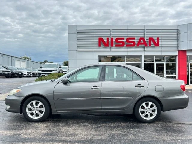 Used 2005 Phantom Gray Pearl Toyota XLE image 2