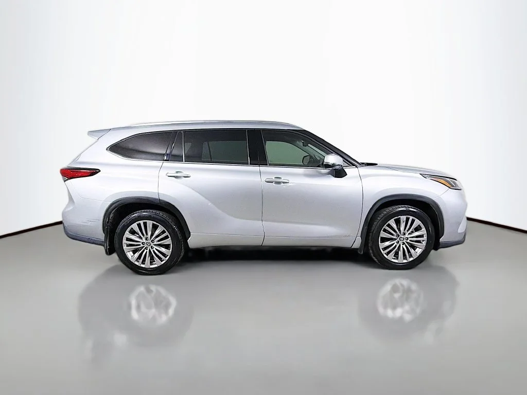 Certified Used 2022 Silver Toyota Platinum image 5